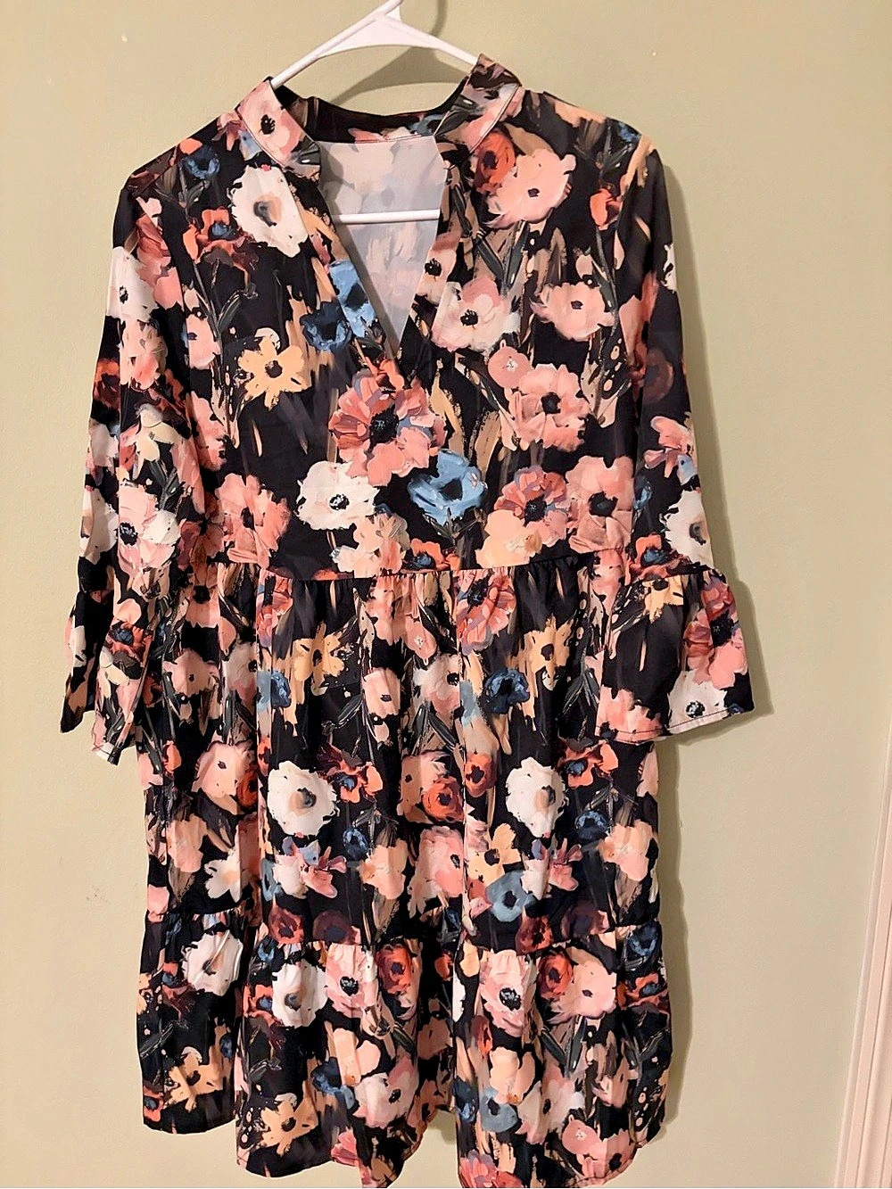 Emery Rose Floral Mini Dress in Black & Pink Size Small NWT